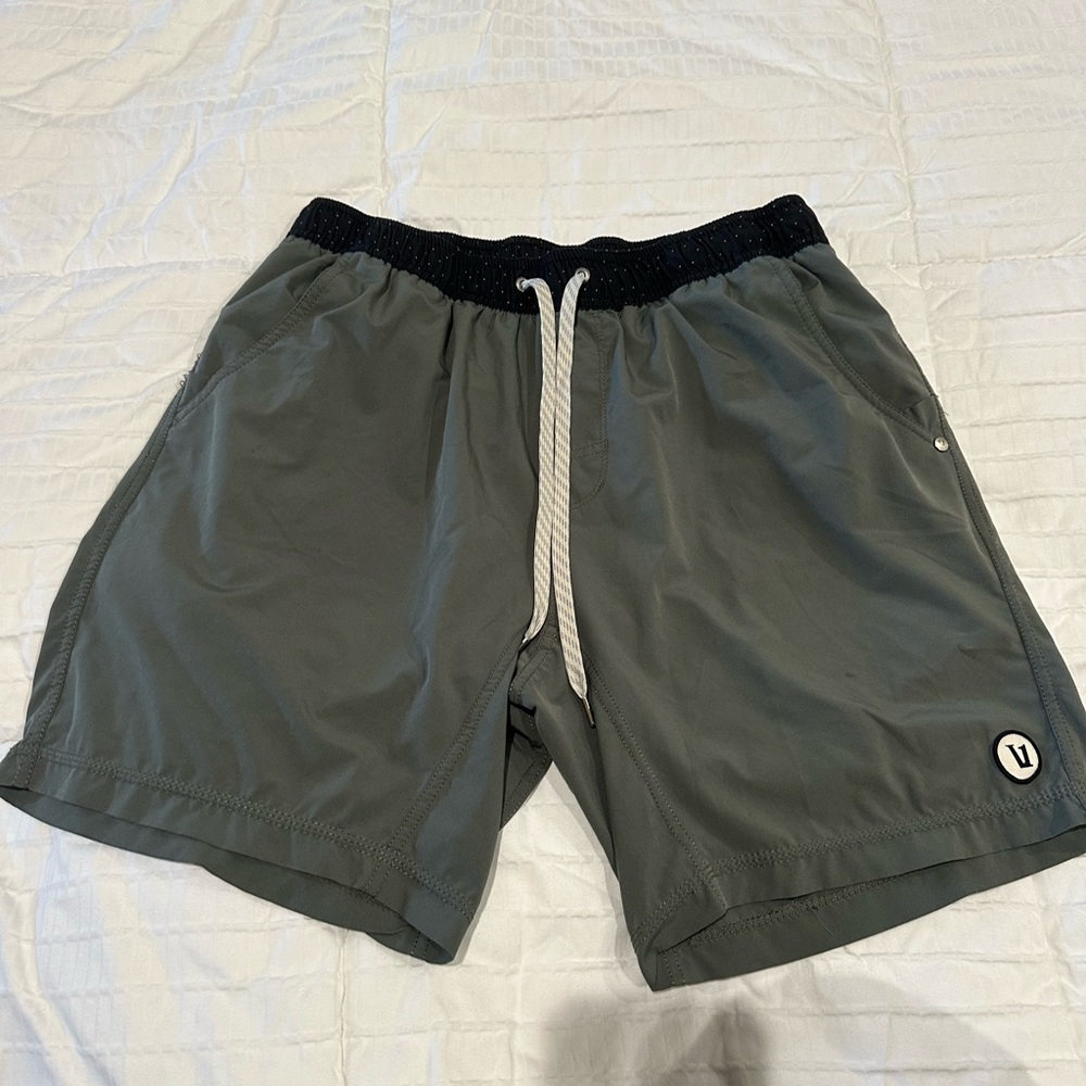 Vuori Men’s Kore Shorts Lined - Size L